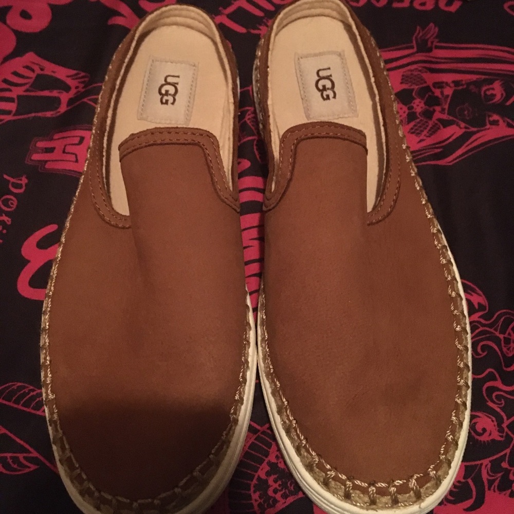 UGG Slip On shoes Like New